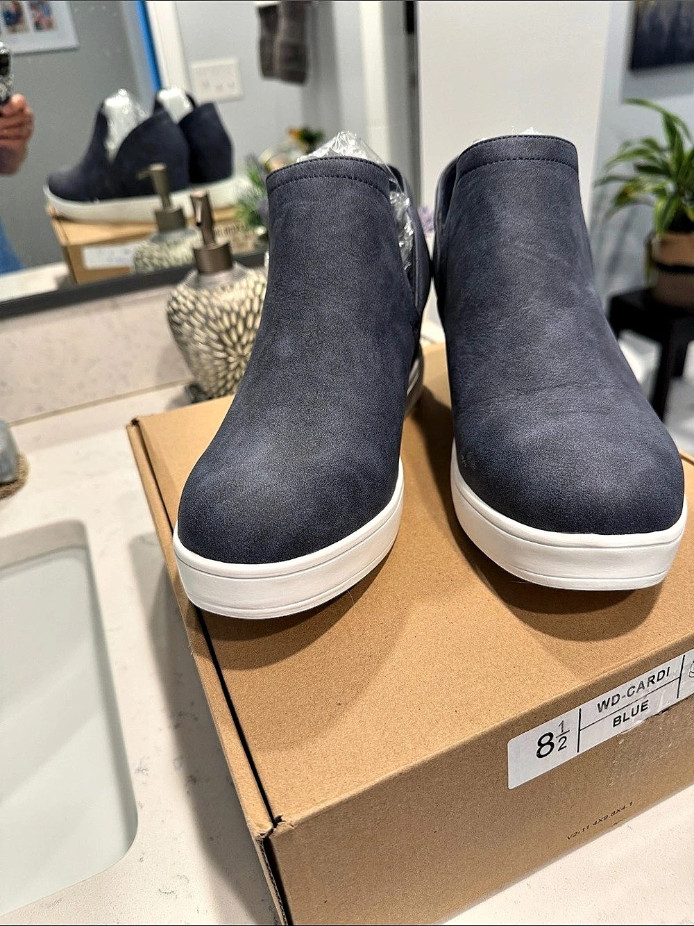 Journee WD-CARDI Blue Sneakers US 8.5 NWT